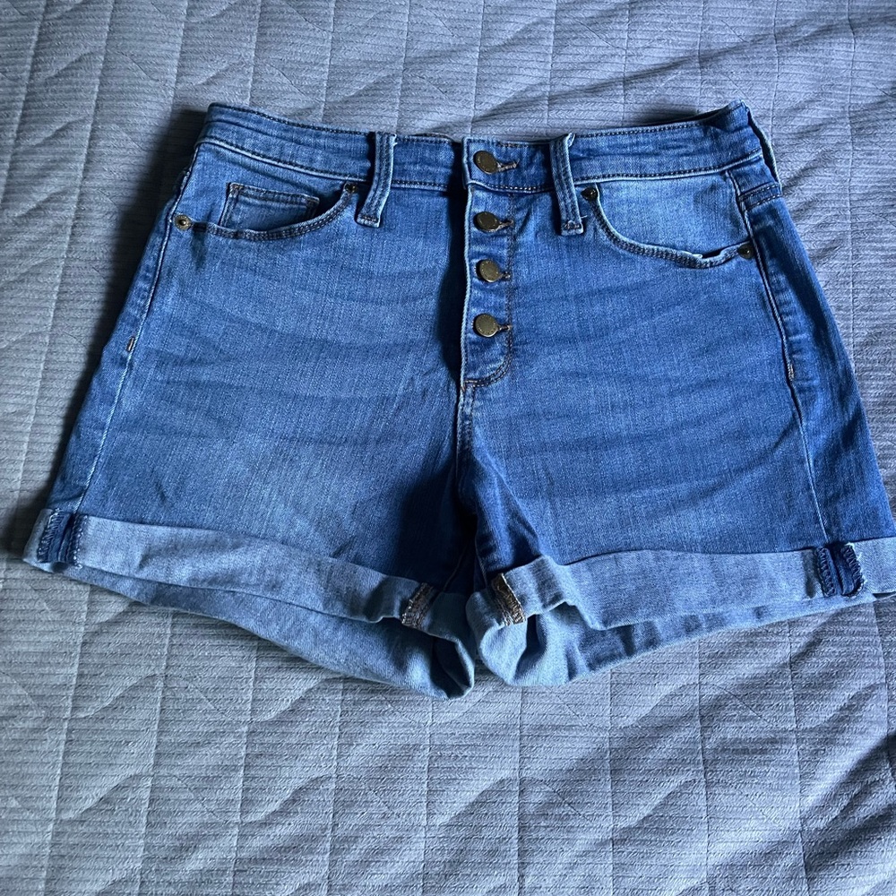 Universal thread shorts, high rise midi, size 6/28